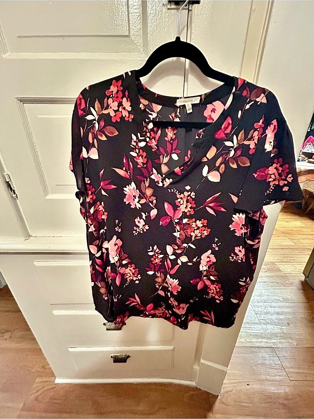 Maurices Black Floral Flutter Sleeve Split Neck Blouse, Size 1X